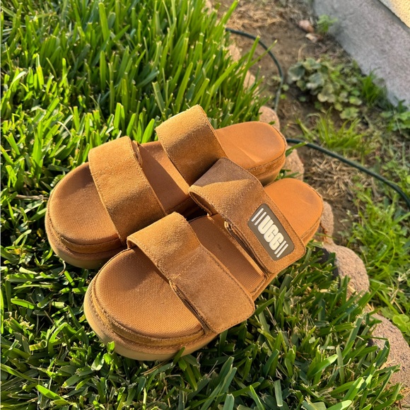 UGG
Women's Greer Platform Slide Sandals Chestnut size 9.5 gently used - Picture 3 of 14